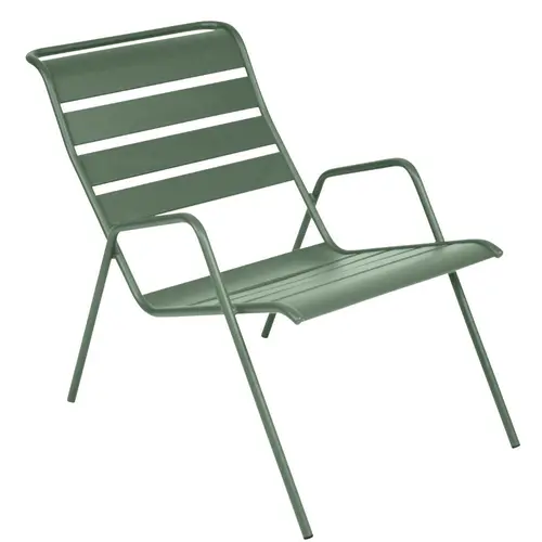 Une touche pratique au jardin:Fauteuil bas coloris cactus Monceau Fermob - 73 cm
