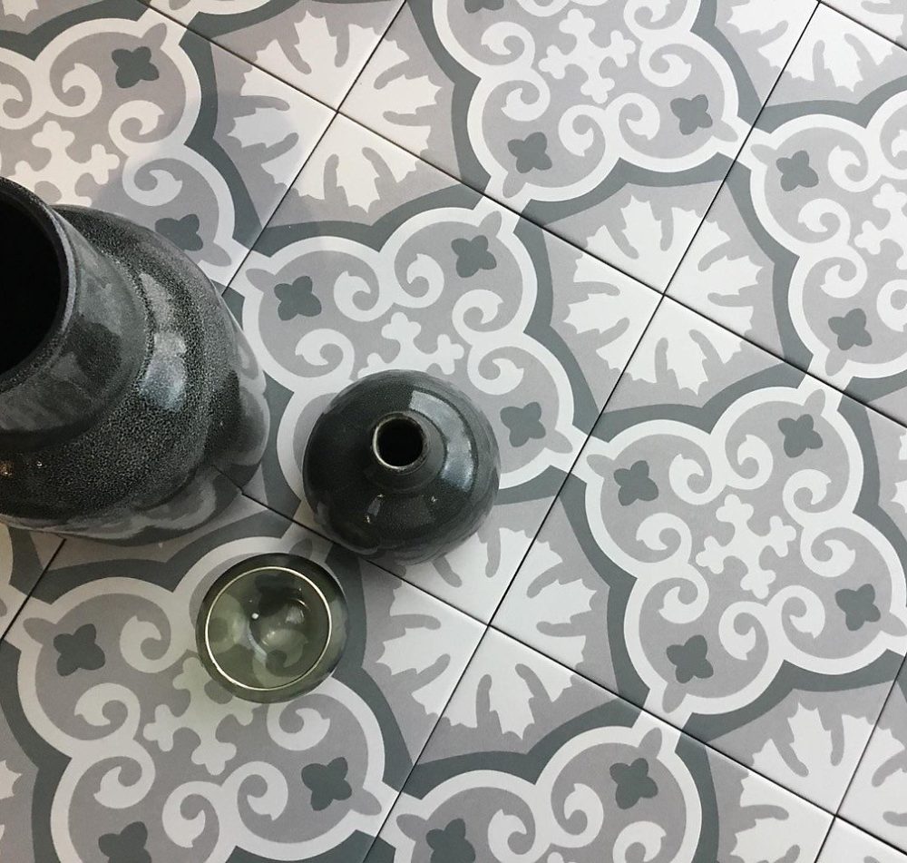 Carrelage Imitation Carreaux de Ciment LA MADELEINE 20 × 20 Ancelina – Les Carreaux de Jean