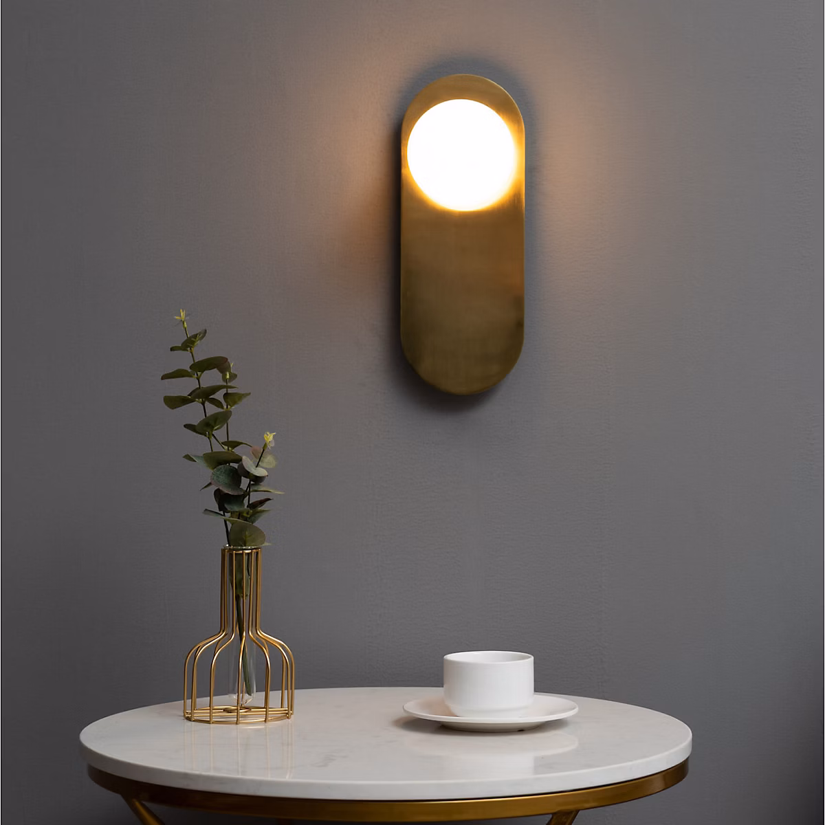 Applique minimaliste dorée satin et verre blanc – Mattina