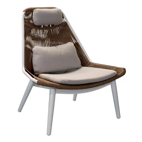 Un atout pour le jardin:Fauteuil lounge Como coloris bois en résine tressée