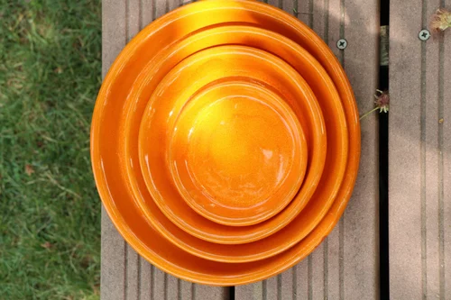 À découvrir au jardin：Soucoupe en terre cuite émaillée orange Savane Les Poteries d’Albi - Ø 28 cm