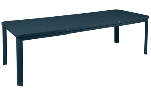 Jardin au quotidien：Table Oléron avec rallonges coloris bleu en aluminium Fermob - 155/255 x 100 cm