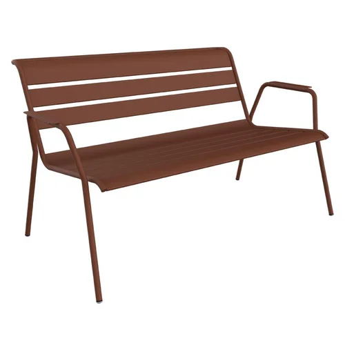 Un choix pratique pour le jardin:Banquette lounge Monceau coloris rouge en acier Fermob - 132 x 82 cm