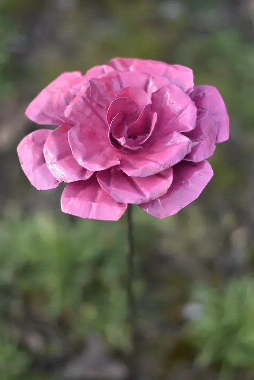 Jardin fonctionnel：Pivoine décorative couleur violette en métal recyclé - 100 cm