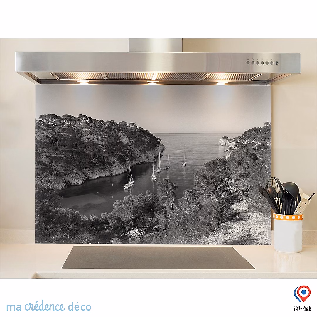 Crédence cuisine fond de hotte La calanque de port pin à Cassis 2 | Verre trempé – L 90 cm x H 70 cm