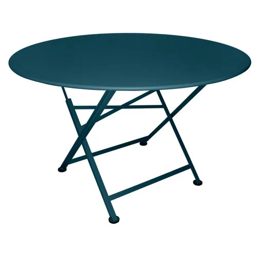 Jardin et pratique：Table pliante Cargo coloris bleu en acier Fermob - Ø 117 cm