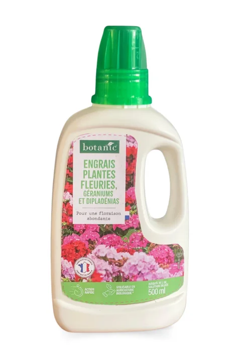 Ambiance jardin:Engrais géraniums dipladénias et fleurs en bouteille botanic® - 500 mL