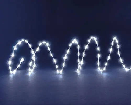 Sélection pour votre jardin：Guirlande lumineuse à 300 micro-LED blanc froid intense sur câble argent - 4,8 m