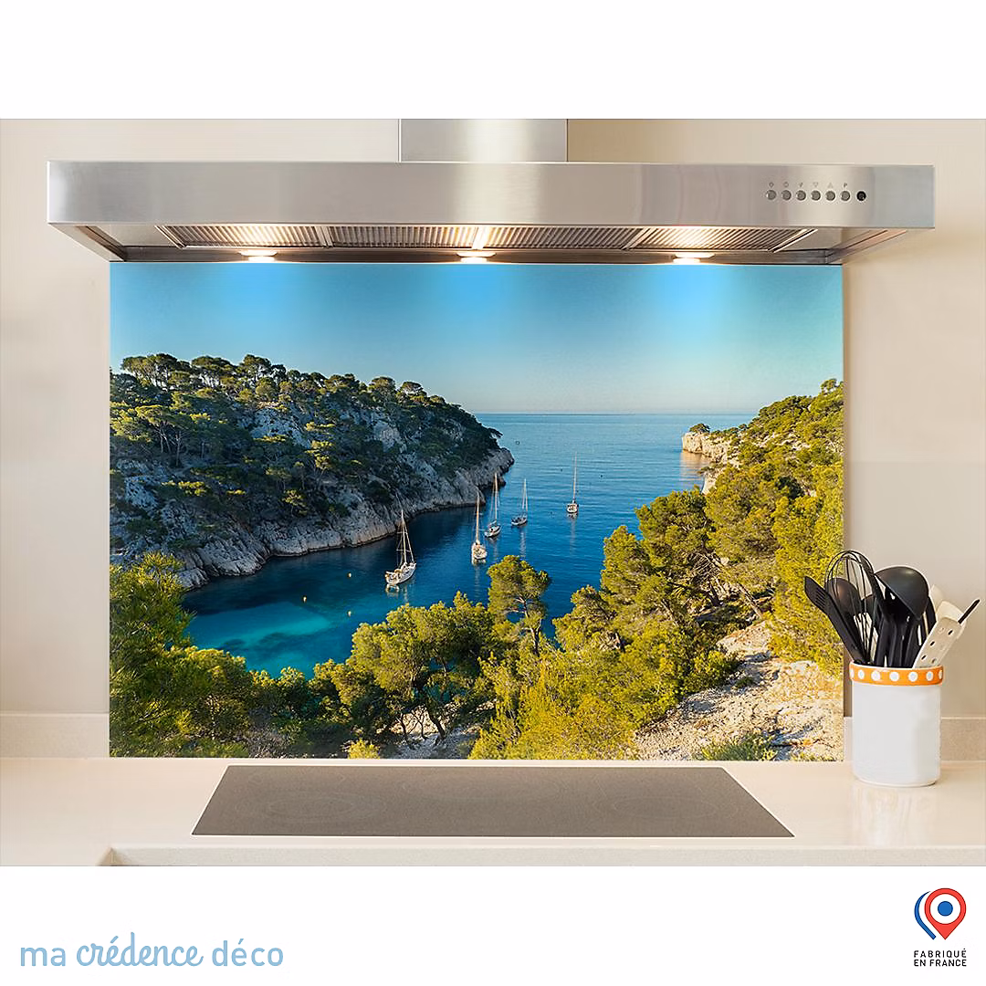 Crédence cuisine fond de hotte La calanque de port pin à Cassis 1 – Alu composite, L 90 cm x H 60 cm, MaCrédenceDéco