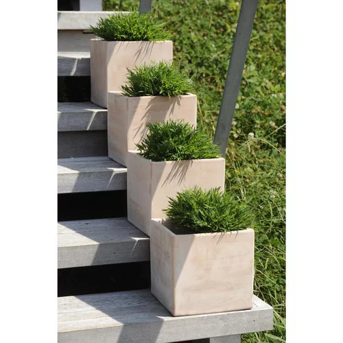 Sélection pour votre jardin:Pot carré contemporain en terre claire 24x24x24 cm